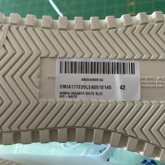 *SOLD* Off-white blue arrow sneakers - Picture 5 of 8